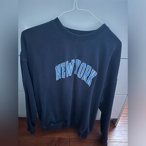 Brandy melville new york crewneck FITS OVERSIZED